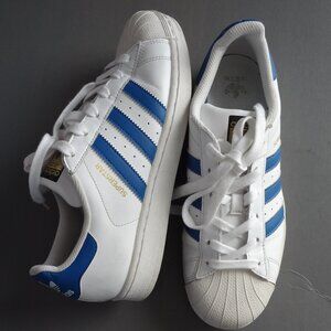 SIZE 7. Adidas Men's Superstar Originals leather sneakers.